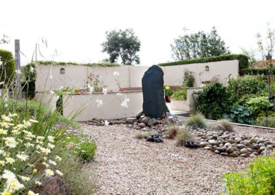 Panoramic refuge - contemporary features with mixed planting