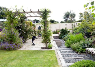 Panoramic refuge - pergola and contemporary features with mixed planting