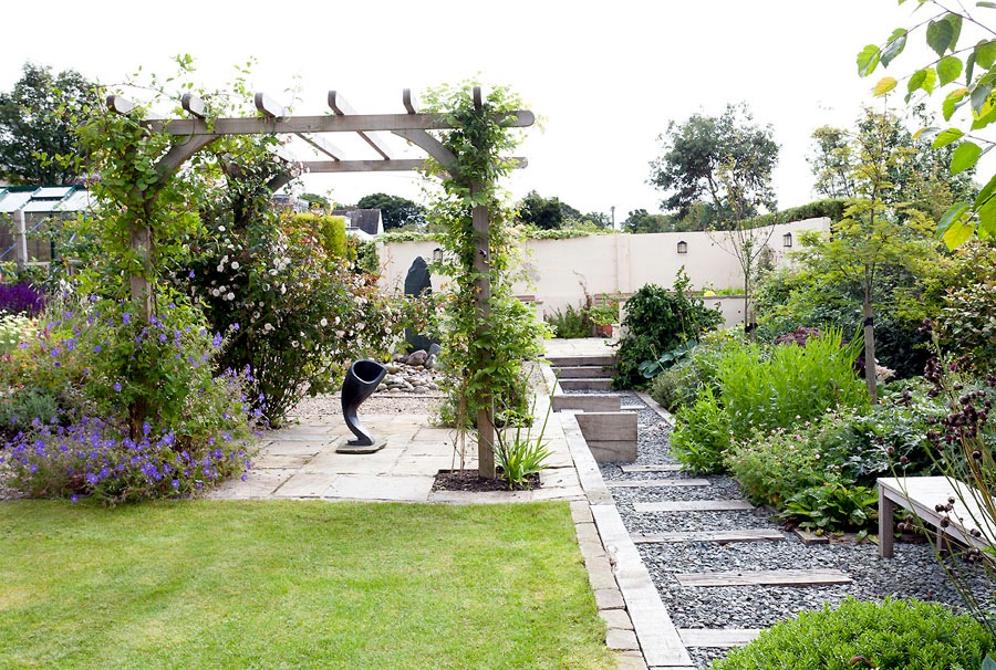 Garden Design - a multi roomed garden with contemporary sculpture