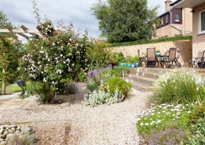 Panoramic refuge - decked seating area