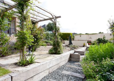 Panoramic refuge - pergola and contemporary features with mixed planting