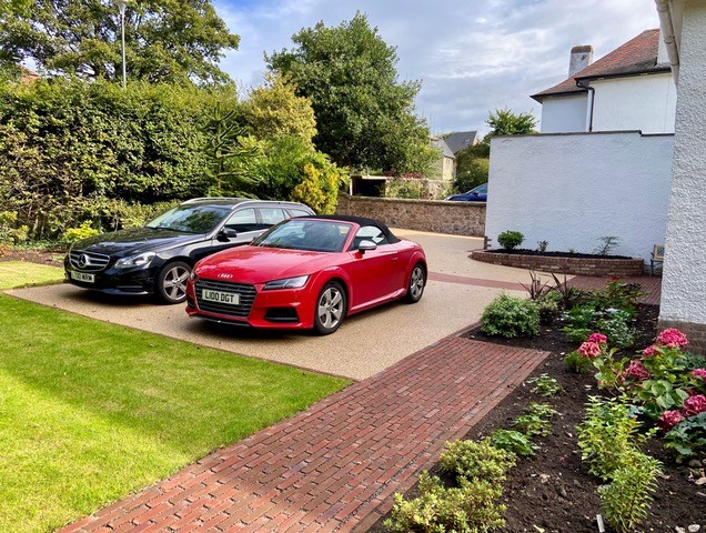 Garden Design - A front garden and drive with contemporary planting